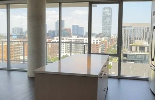 850 W Adams Gallery 4