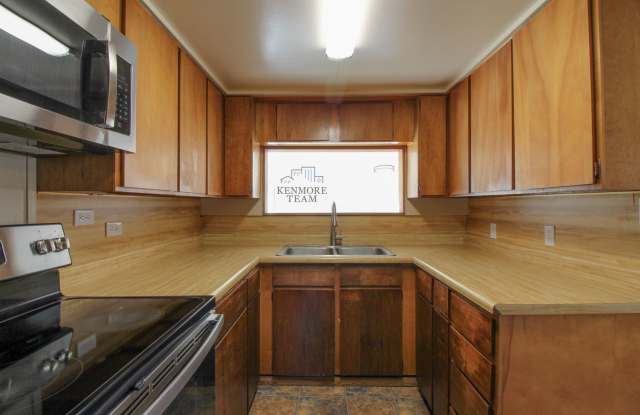 2 Bedroom, 1 Bath Home in Central Richland - Detached Garage! Gallery 4