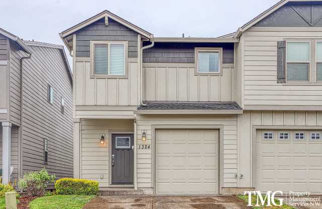 Newer End Unit 3 Bedroom 2.5 Bathroom Townhome in Beautiful Community! - 1324 Northeast 83rd Drive, Hazel Dell, WA 98665