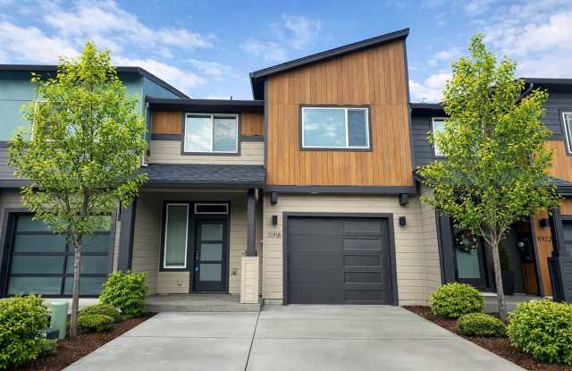 6 - 12 Mth Lease Available - Prairie Commons Luxury Townhome for Lease - 11918 NE 108th St - 11918 Northeast 108th Street, Orchards, WA 98682