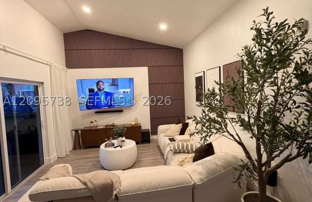 15326 SW 58th Ter Gallery 3