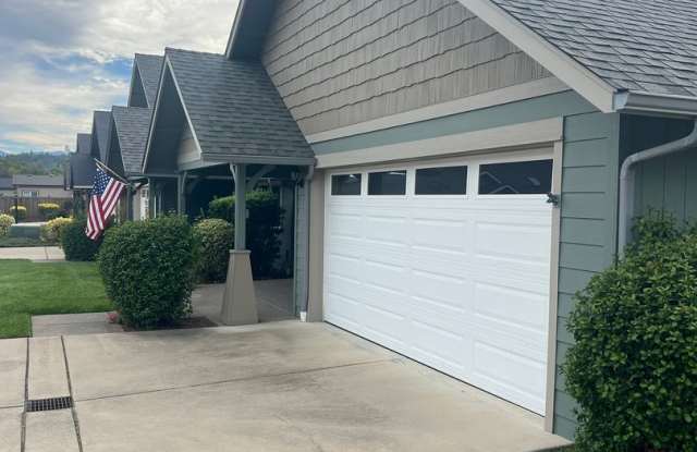 Cozy 2-Bed, 2-Bath home with Modern Touches, Garage, Fenced Yard and Washer/Dryer Hookup in Grants Pass! photos photos Cozy 2-Bed, 2-Bath home with Modern Touches, Garage, Fenced Yard and Washer/Dryer Hookup in Grants Pass! photos photos