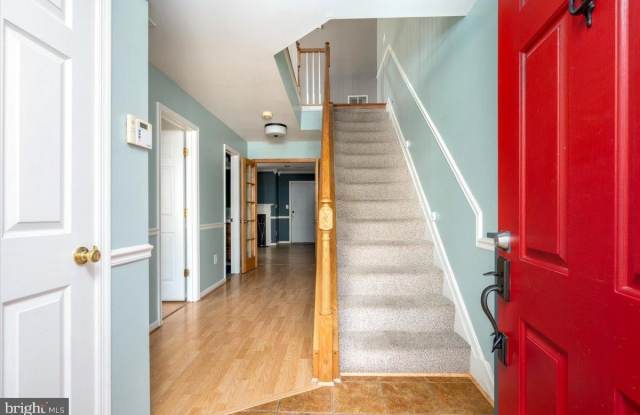 2209 COMMISSARY Circle Gallery 4