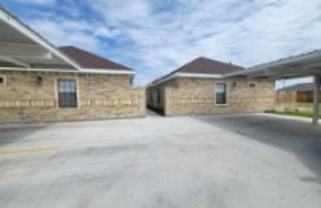 1012 West Sunset Valley Street - 2 photos photos 1012 West Sunset Valley Street - 2 photos photos