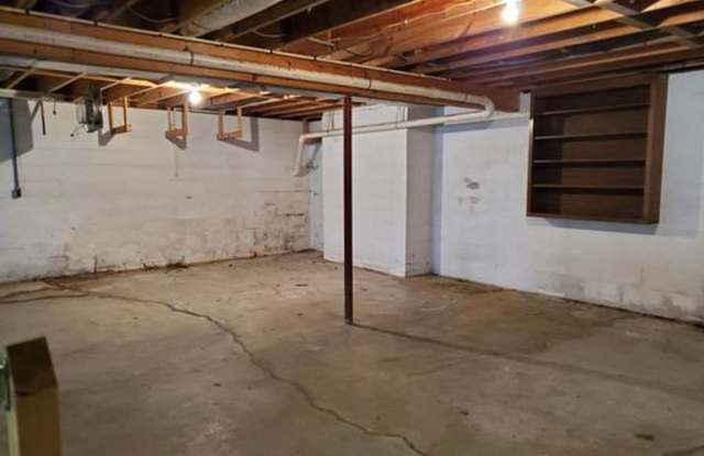 4 Bedroom 2 Bath 2 car Garage with basement Gallery 4