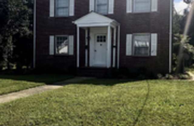 2-Bedroom Downstairs Duplex in South Hill Gallery 1