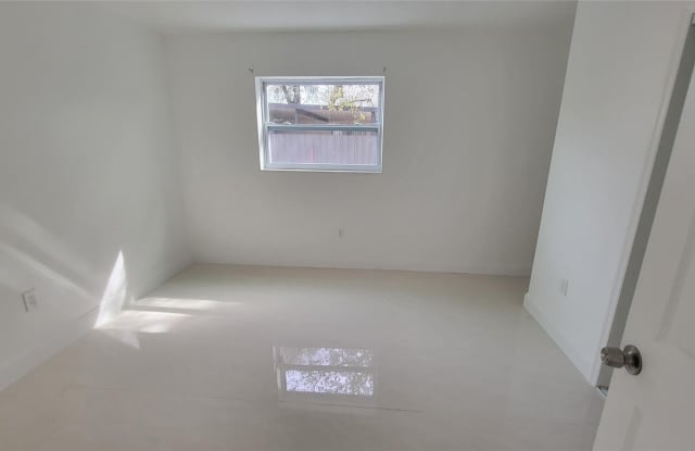 1602 NW 24th Court Gallery 4