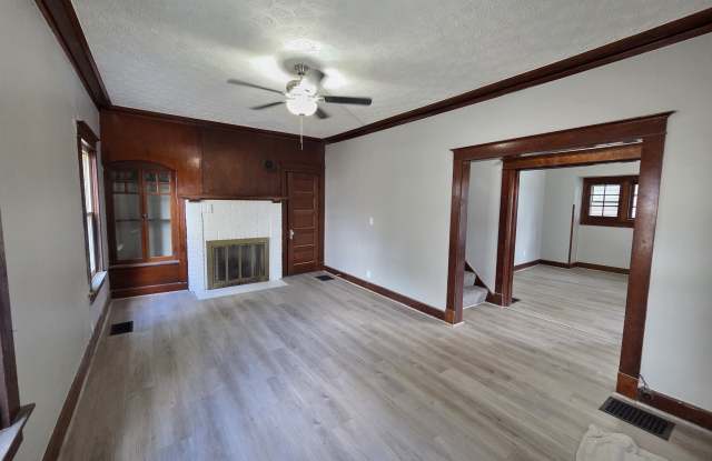 196 N F St photos photos