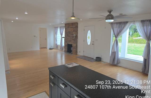 Large, Light and bright 3 bedroom home, 2 bathrooms, corner lot rambler on Kent's East Hill -RENT $2995.00 Gallery 4