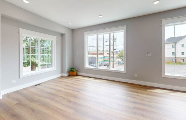 5BR/5BA Fort Sanders Townhome | Off-Campus Housing Near UTK Gallery 4