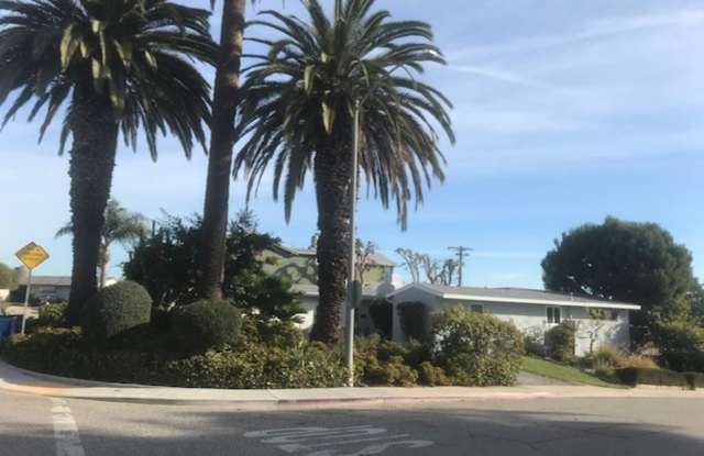 3 BEDROOM HOUSE + BONUS ROOM - 3460 Stoner Avenue, Los Angeles, CA 90066