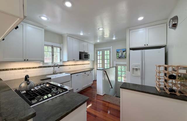 Luxe Congress Park Sanctuary: Modernized Historic Charm, Greenhouse & Garden Haven photos photos Luxe Congress Park Sanctuary: Modernized Historic Charm, Greenhouse & Garden Haven photos photos