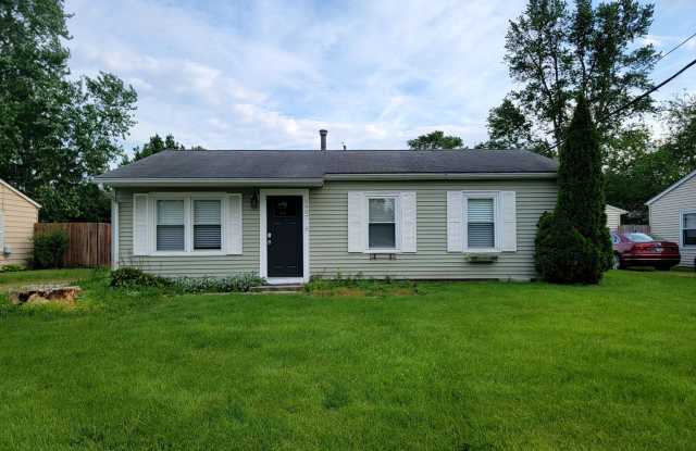 Fully Renovated 3 Bed Home in Southwest Champaign - 1907 Southwood Drive, Champaign, IL 61821