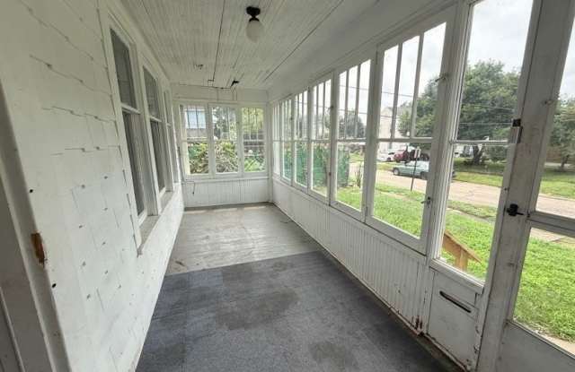 1467 Beardsley Street Gallery 4