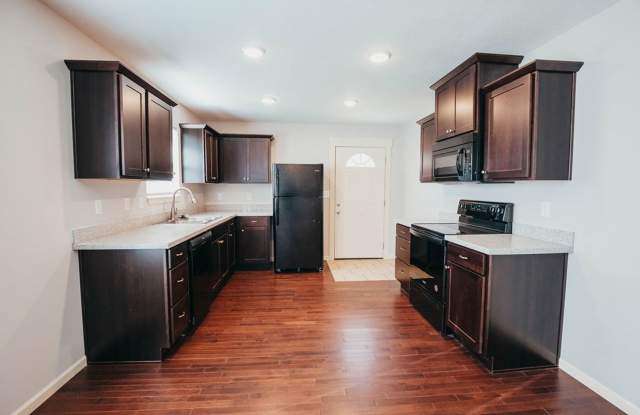 Walking Distance to MSU 3 bed 2 bath home and office with huge yard in the Phelps Grove Neighborhood!! Gallery 3