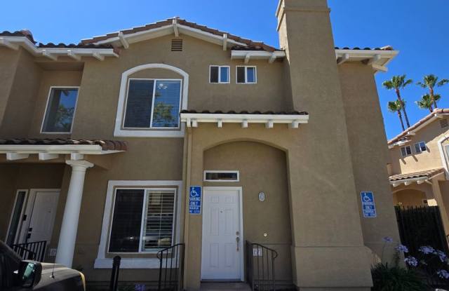 Large and spacious 3 bedroom townhouse with garage! photos photos