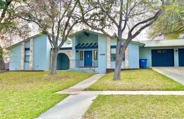 203 Elmwood Drive - 203 Elmwood Drive, New Braunfels, TX 78130