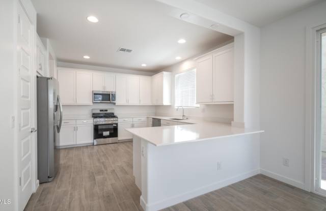 8326 E PRAIRIE Avenue Gallery 3