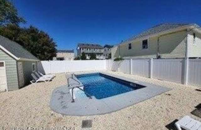 211 Arnold Avenue photos photos