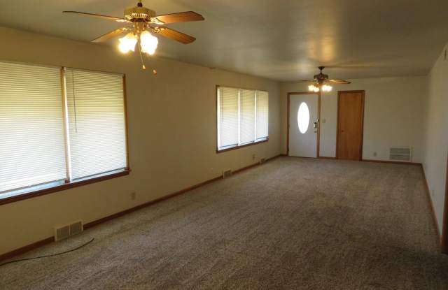 9607 N Interstate 27 Gallery 3
