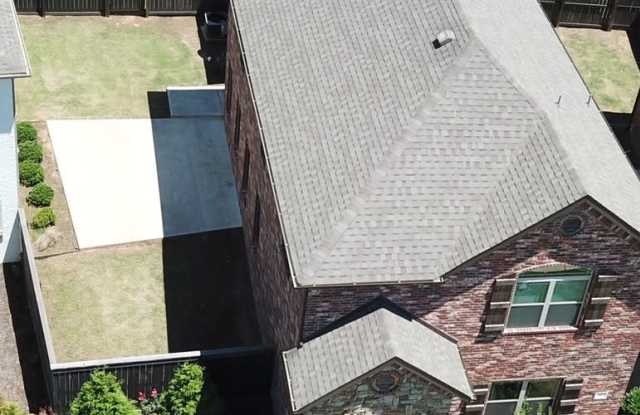Stunning Fully Furnished Home in the Heart of Fayetteville! FIRST MONTH FREE! Gallery 3