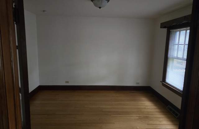 700 Elm Street Gallery 2