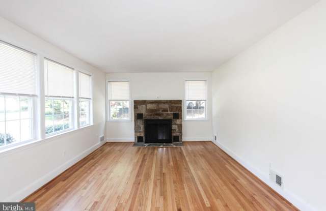 3263 SAINT JOHNS LANE Gallery 2