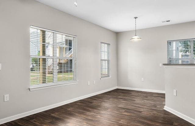 2100 Maple Village Ct Unit D21 photos photos
