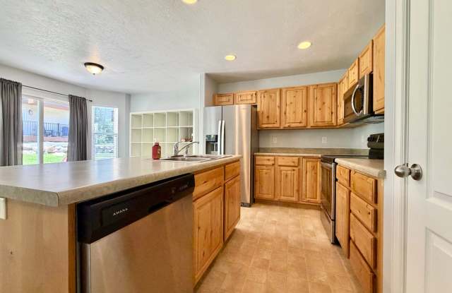3 Bedroom Murray Townhome with Bonus Basement Suite, Garage & Backyard Gallery 1