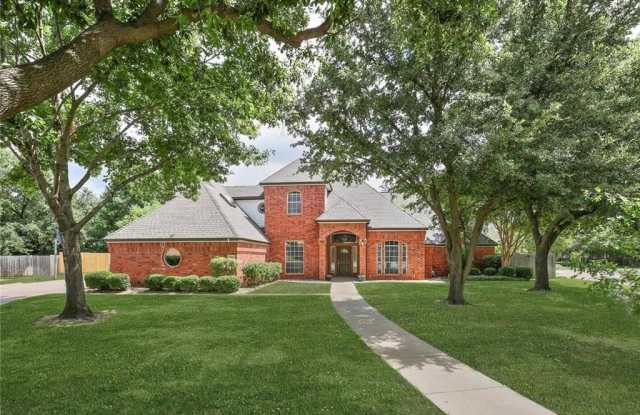 305 Sterling Court - 305 Sterling Court, Southlake, TX 76092