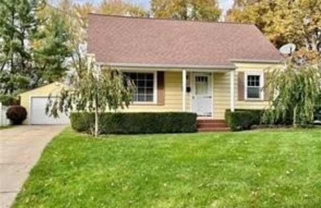 1765 Beechwood Street NE photos photos