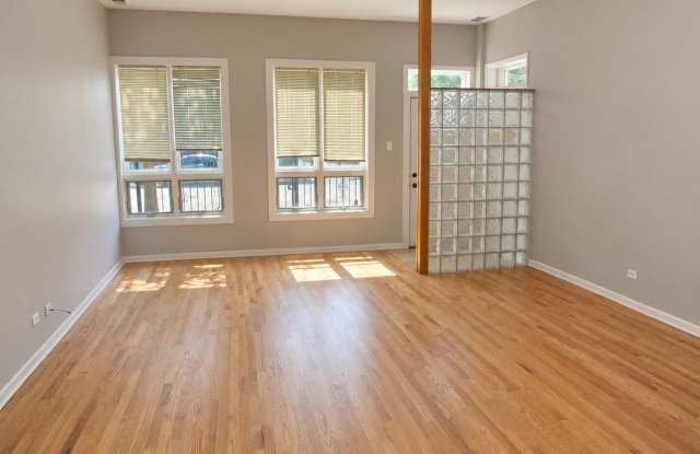 2158 W ERIE Street Gallery 3