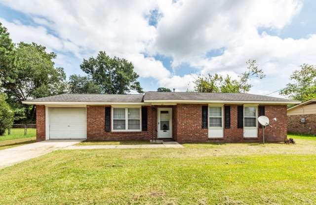 3 Bedroom, 1 Bathroom Home in Woodside Manor - Ladson photos photos