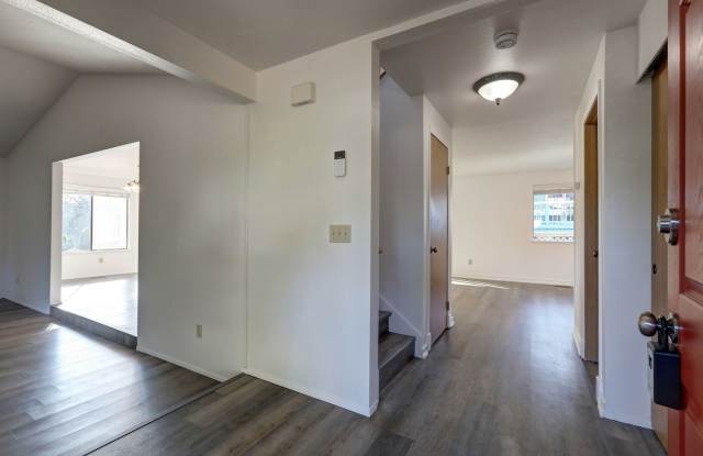 Spacious 3 Bed 2.2 Bath Home in Fantastic Federal Way Location! Gallery 4
