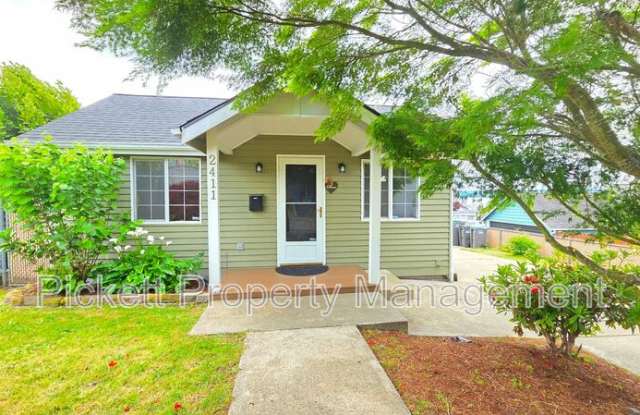 2411 E 13th St photos photos