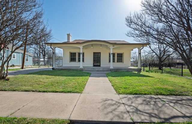 811 SW 5th Avenue - 811 Southwest 5th Avenue, Mineral Wells, TX 76067