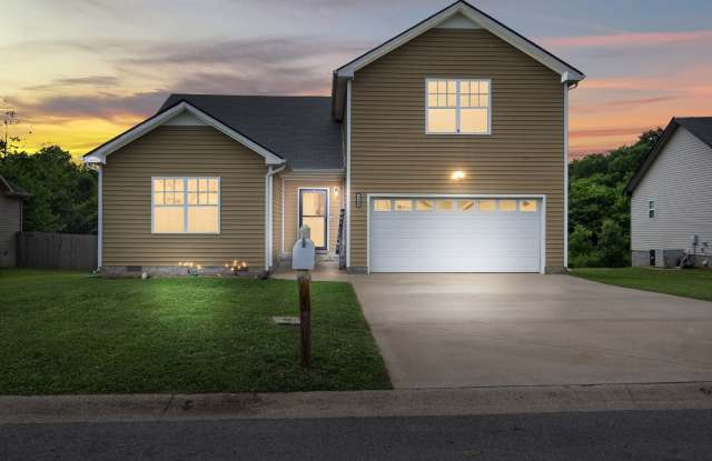 Pet Friendly Three Bedroom with Bonus! Gallery 1