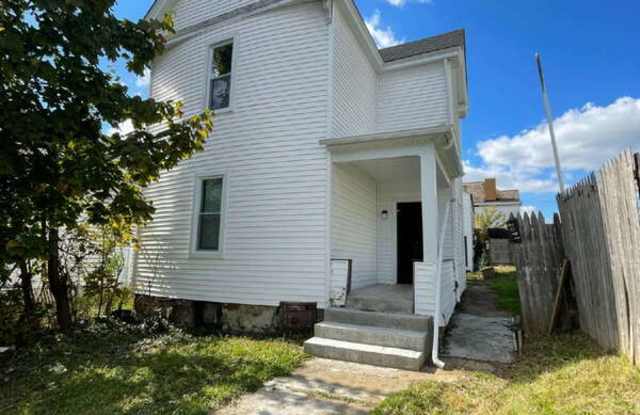 1402 Hamilton Street Gallery 1