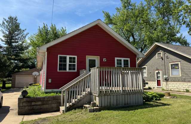 Spacious 3 Bedroom, 2 Bath Home — Close to ISU! photos photos
