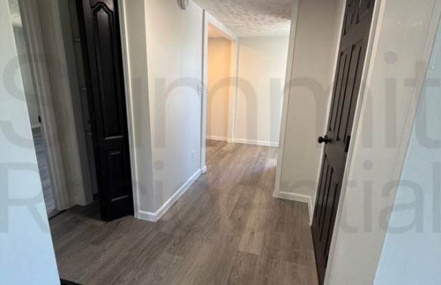 556 Oak Street photos photos