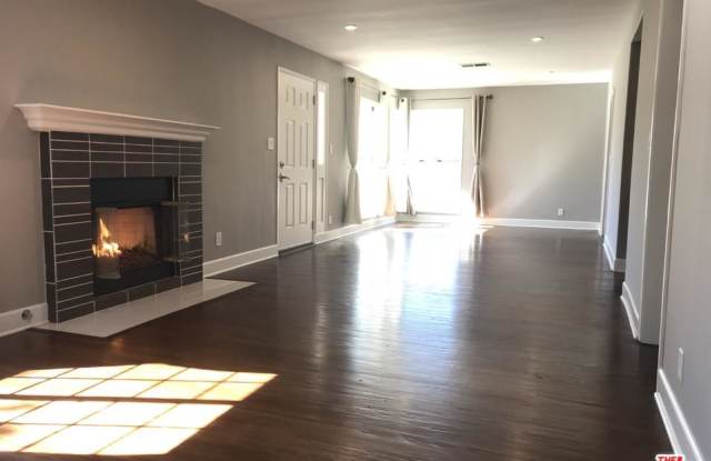 22701 HATTERAS Street Gallery 4