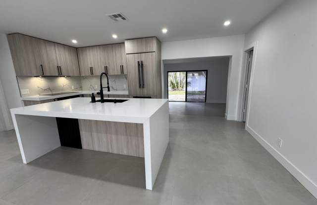 1133 SW 11th Street photos photos