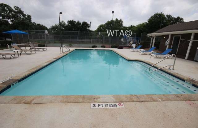 3200 Thousand Oaks - 3200 Thousand Oaks, San Antonio, TX 78247