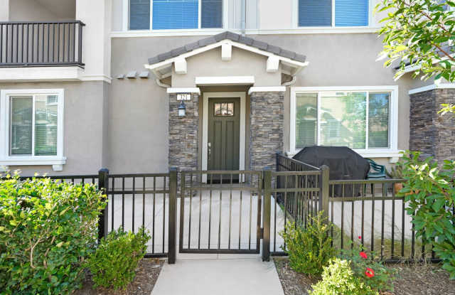 2 Bedroom, 2.5 Bath Two-Story Condominium Available for Lease in Fontana, California! - 16502 Casa Grande Avenue, Fontana, CA 92336