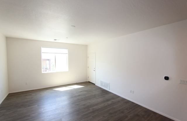 $500 Move In Special | Luxury 2-Bedroom Condo with Private Balconies | Miramonte at Ponderosa Parkway Gallery 4