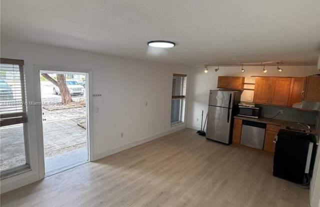 3071 SW 27th Ave photos photos