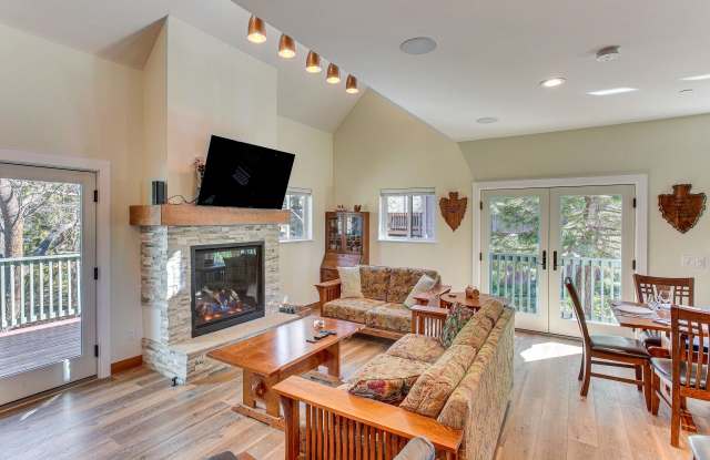 1056 Sandalwood Dr Gallery 3