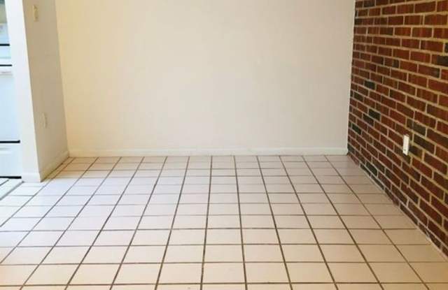 Immaculate 2 bedroom Loft Style Condo available August! photos photos