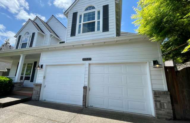 Tualatin 3 Bedroom  with Den + Bonus Room 2.5 Bath Home!  Close to Legacy Hospital.  Has A/C, Includes Lawncare! Gallery 1