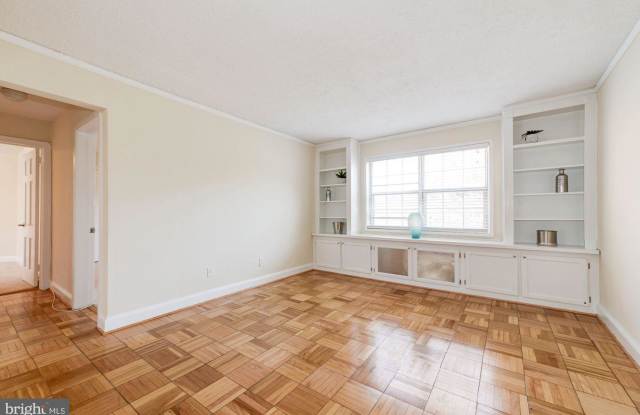 1628 W ABINGDON DR #202 Gallery 3